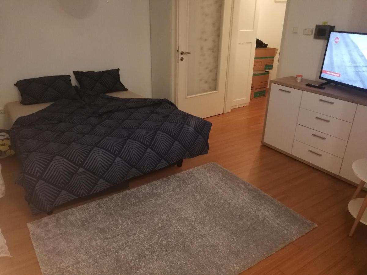 Iver Apartman Sesvete Buitenkant foto