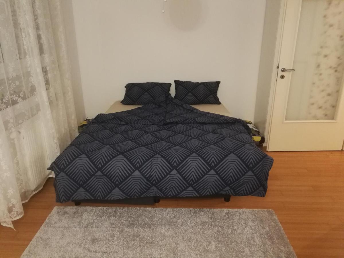 Iver Apartman Sesvete Buitenkant foto
